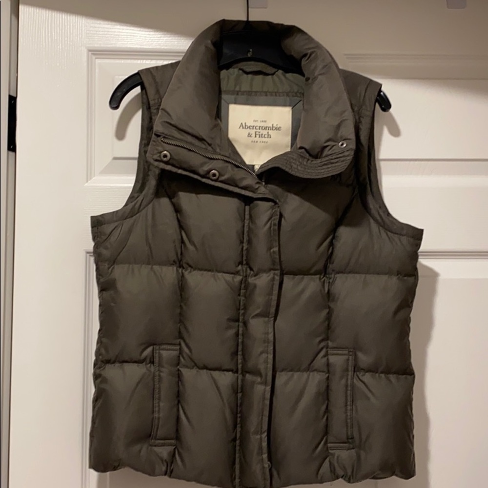 Abercrombie & Fitch puffer vest